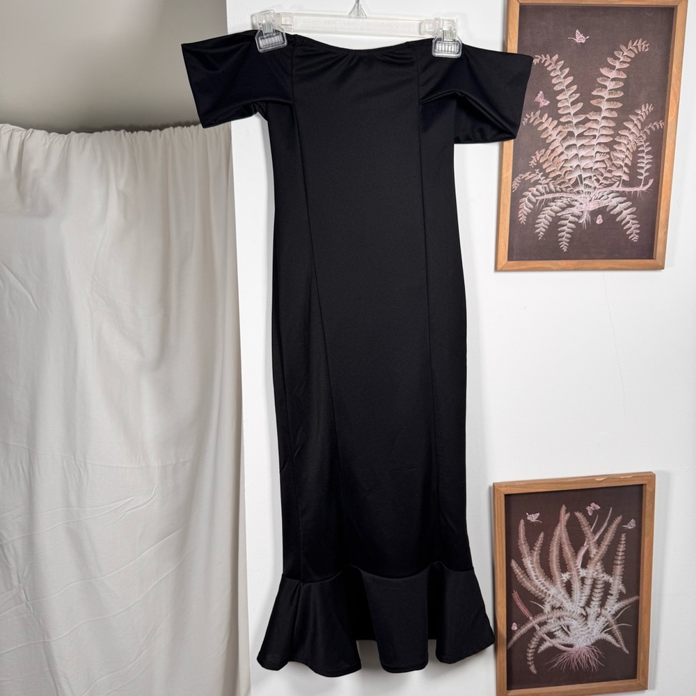 PrettyLittleThings Black Off-Shoulder Dress(8)